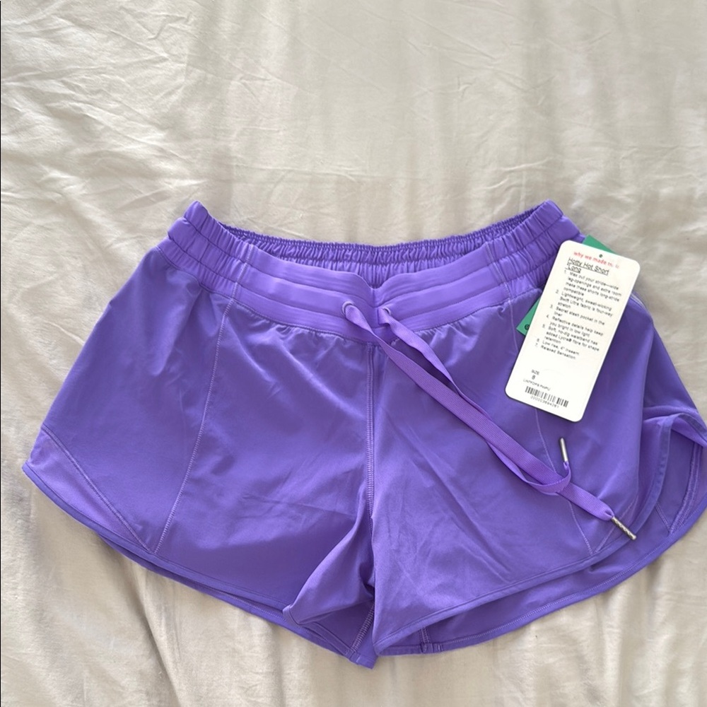 lululemon Hotty Hot Short low rise 4” inseam